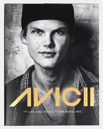 故Avicii 素顔を収めた写真集「The Life and Music of Tim Bergling」を発表 | EDM MAXX - EDM情報マガジン