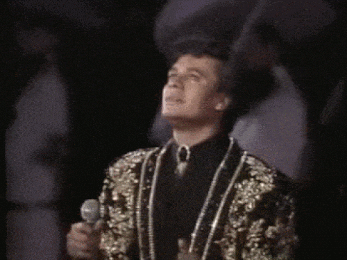 Juan Gabriel Juan Gabriel viendo a su público en una de sus presentaciones en Bellas Artes.- Blog Hola Telcel