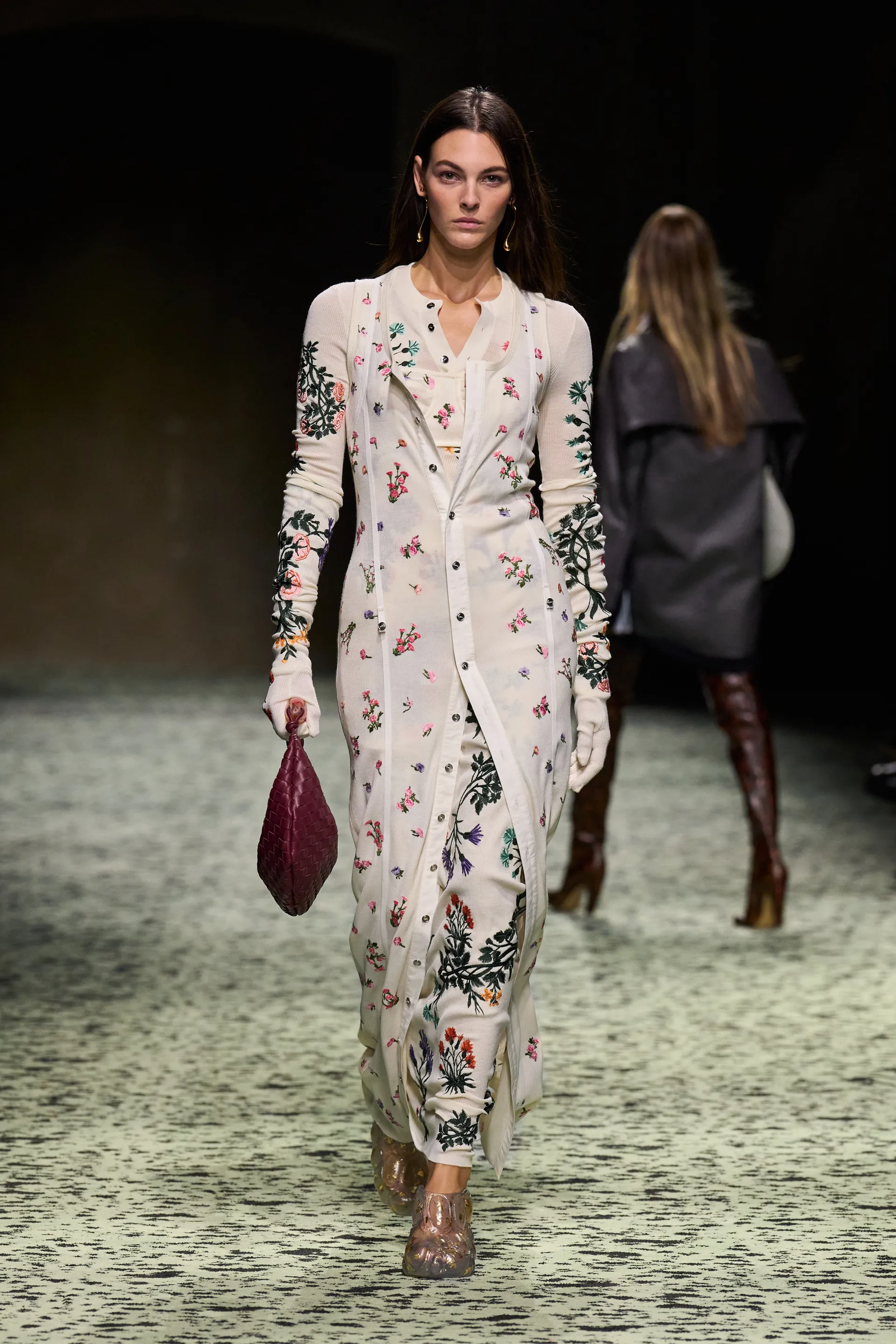 Tendencia pantalones de flores y frutas otoñoinvierno 2024