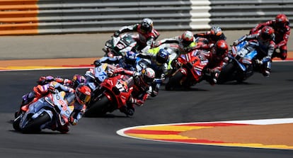 Marc Márquez, en cabeza, durante la prueba.