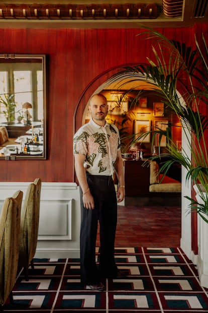 El arquitecto y diseñador Hugo Toro, en el restaurante La Table des Pins.