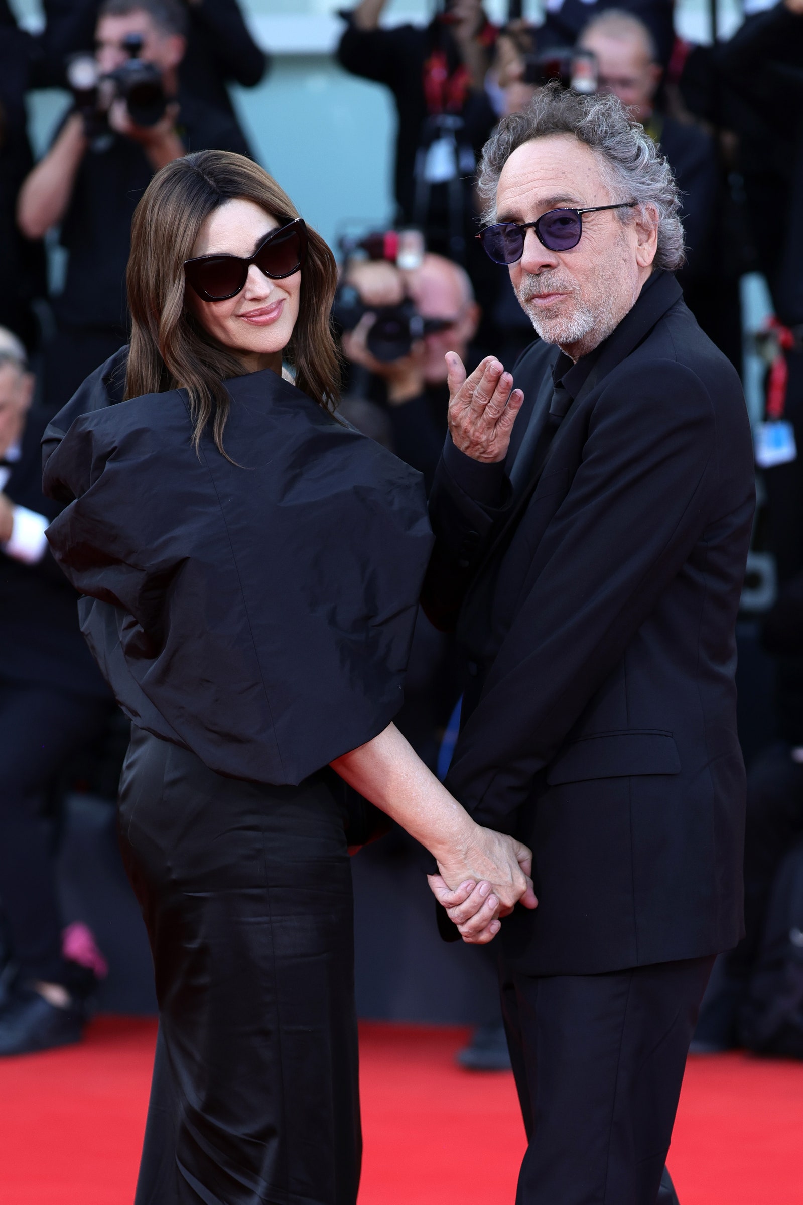 Monica Bellucci deslumbra en la alfombra roja del Festival de Venecia con un vestido de Vivienne Westwood