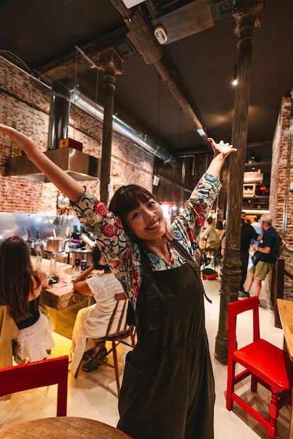 Yoka Kamada, en su nuevo restaurante Yokaloka en la plaza Matute. Imagen proporcionada por el establecimiento.
