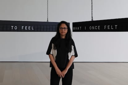 Shilpa Gupta, en su exposición del Centro Botín de Santander.