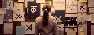 El director de 'Longlegs' explica el final y las claves del thriller de terror del año, del ángulo satánico-religioso al funcionamiento de las enigmáticas muñecas 
