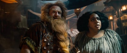 Owain Arthur y Sophia Nomvete, en 'El señor de los anillos: Los anillos de poder'.