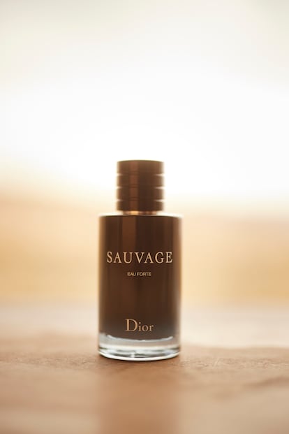 El frasco del nuevo Sauvage Eau Forte, de Dior, presentado al mundo en Utah.