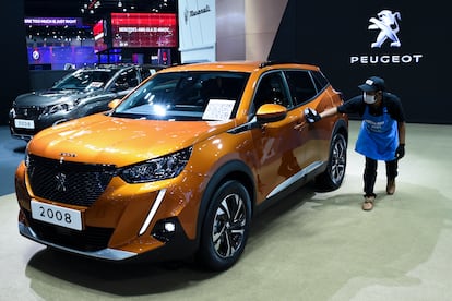 Presentación del modelo Peugeot 2008, en el Salón del Motor de Bangkok 2021.