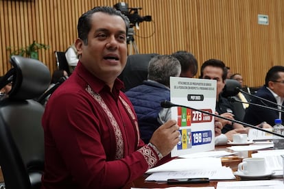 El diputado Sergio Gutiérrez, el 11 de abril, en una sesión del INE, donde ha sido representante de Morena.