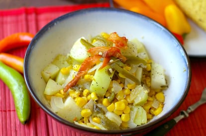 Chayote con maíz y chile