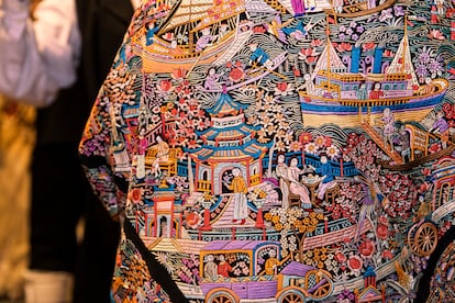 Detalles de motivos orientales en un mantón de Manila lucido durante uno de los Ball de Mantons de Ulldecona.