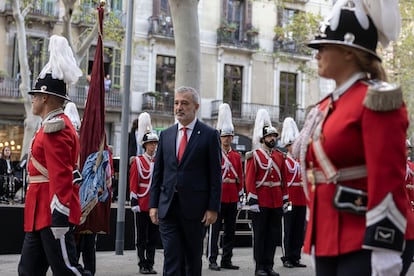 El alcalde de Barcelona, Jaume Collboni, durante la tradicional ofrenda floral en el monumentos a Rafael Casanova, este miércoles en Barcelona.
