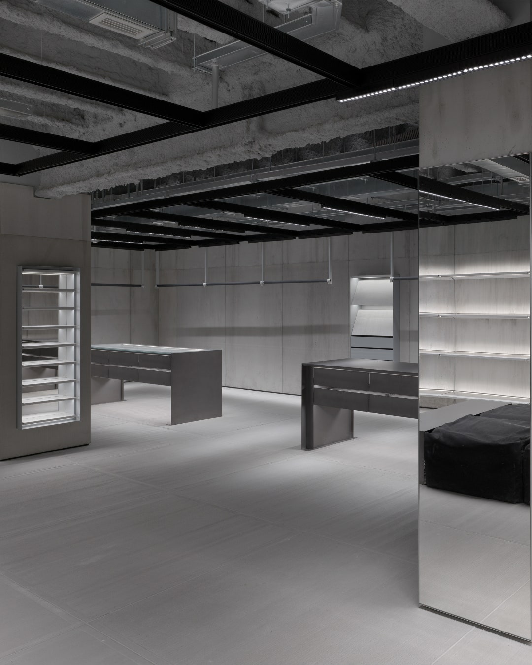 Balenciaga abre una nueva tienda de dos plantas en Madrid