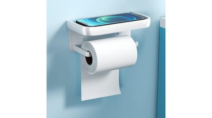 Este portarrollos autoadhesivo para el papel higiénico tiene un almacenamiento especial en la parte superior