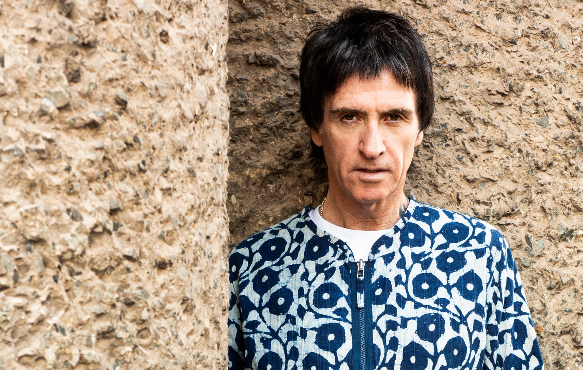 Johnny Marr presenta un avance del nuevo álbum recopilatorio con el nuevo  sencillo 'Somewhere' – POWER 93.5 FM