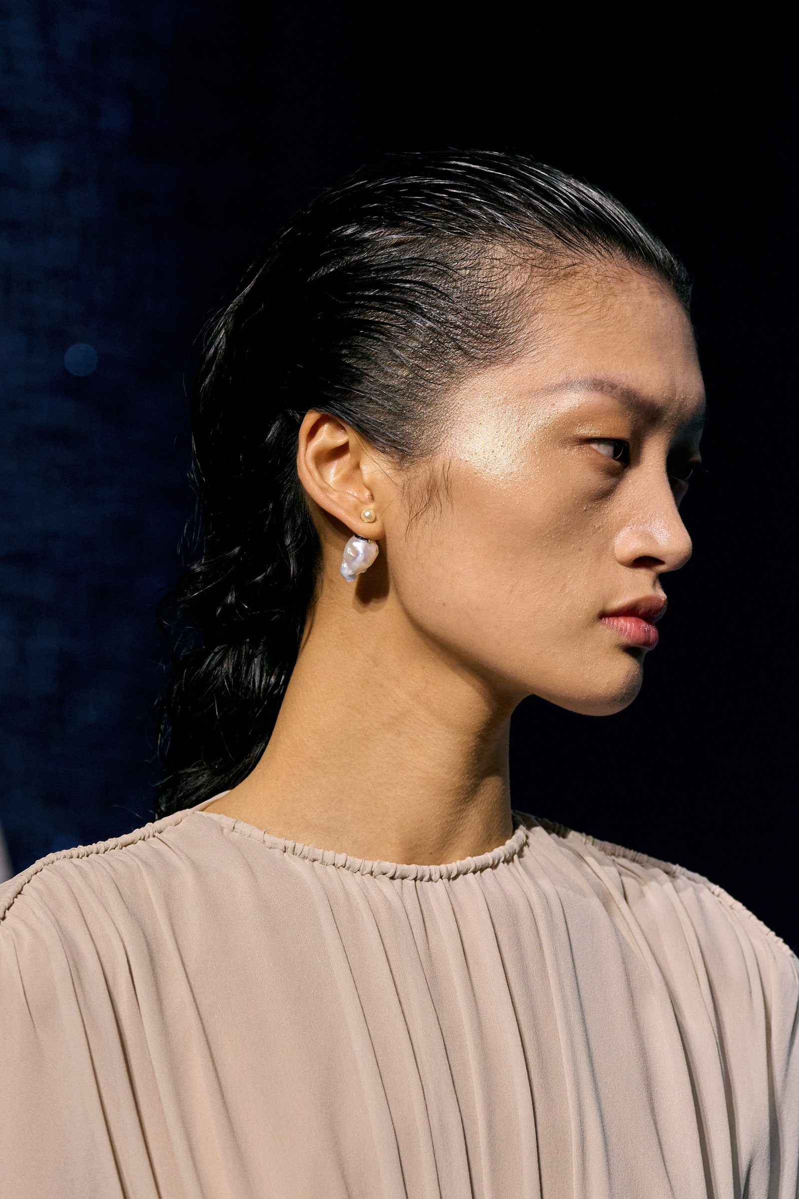 Tendencias en joyas del otoño invierno 20242025 perlas de Christian Dior