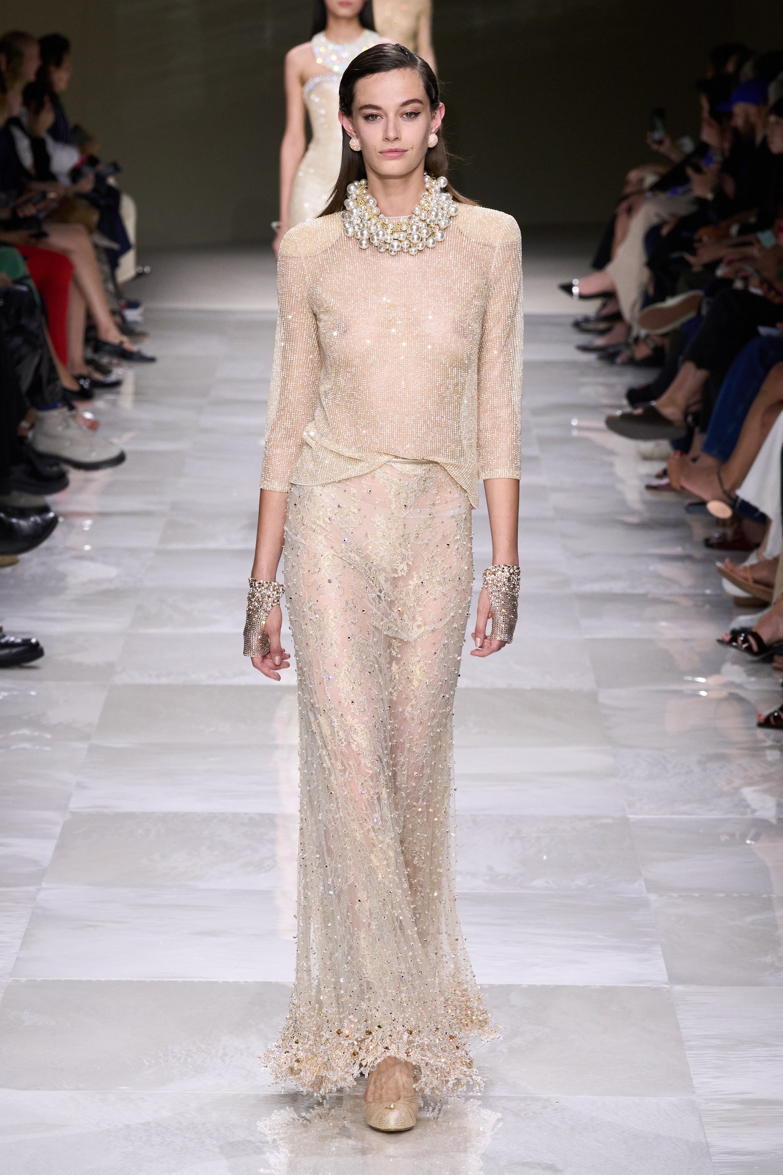 Tendencias en joyas del otoño invierno 20242025 perlas de Armani Priv