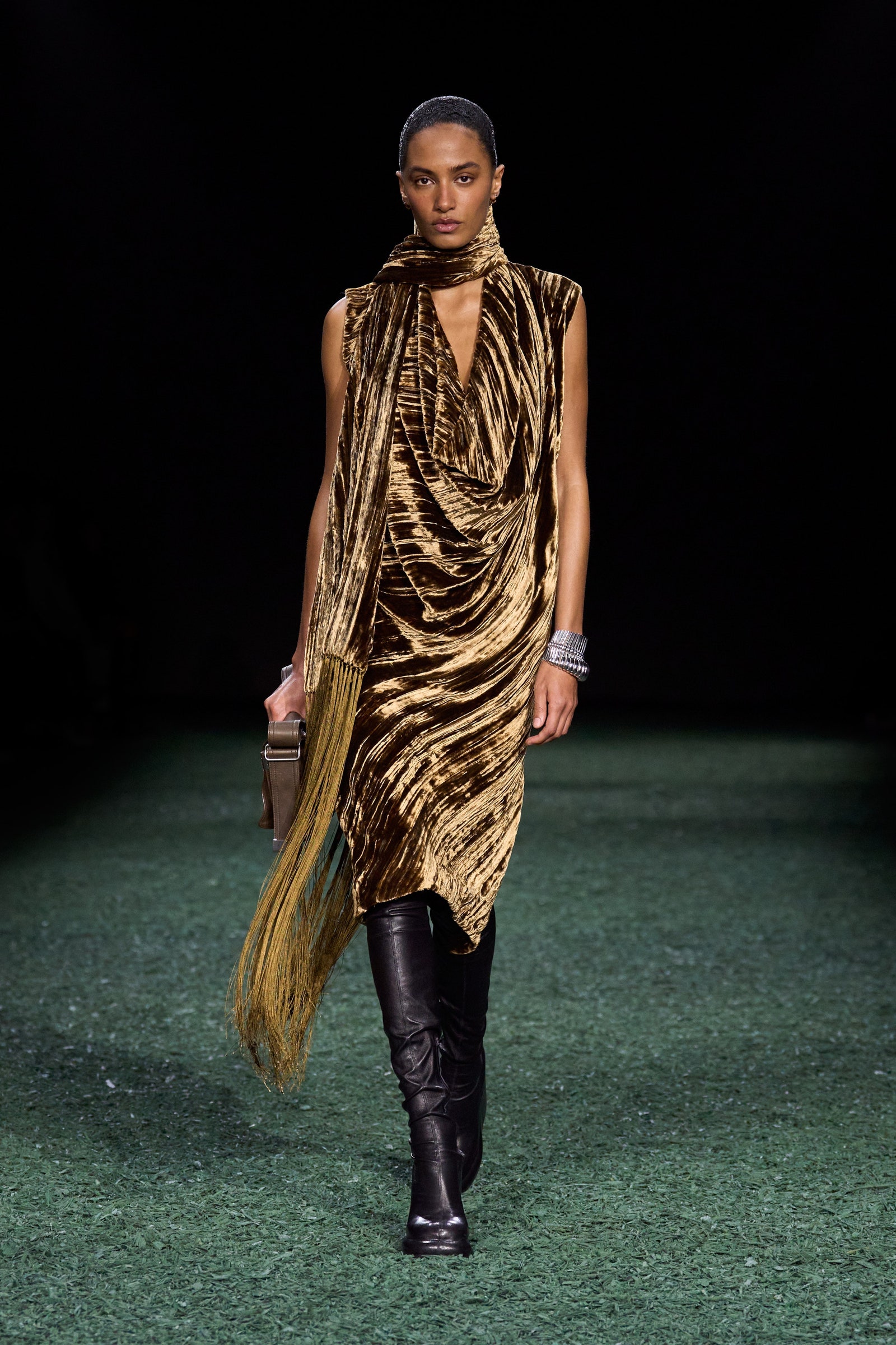 Tendencias en joyas del otoño invierno 20242025 brazaletes de Burberry