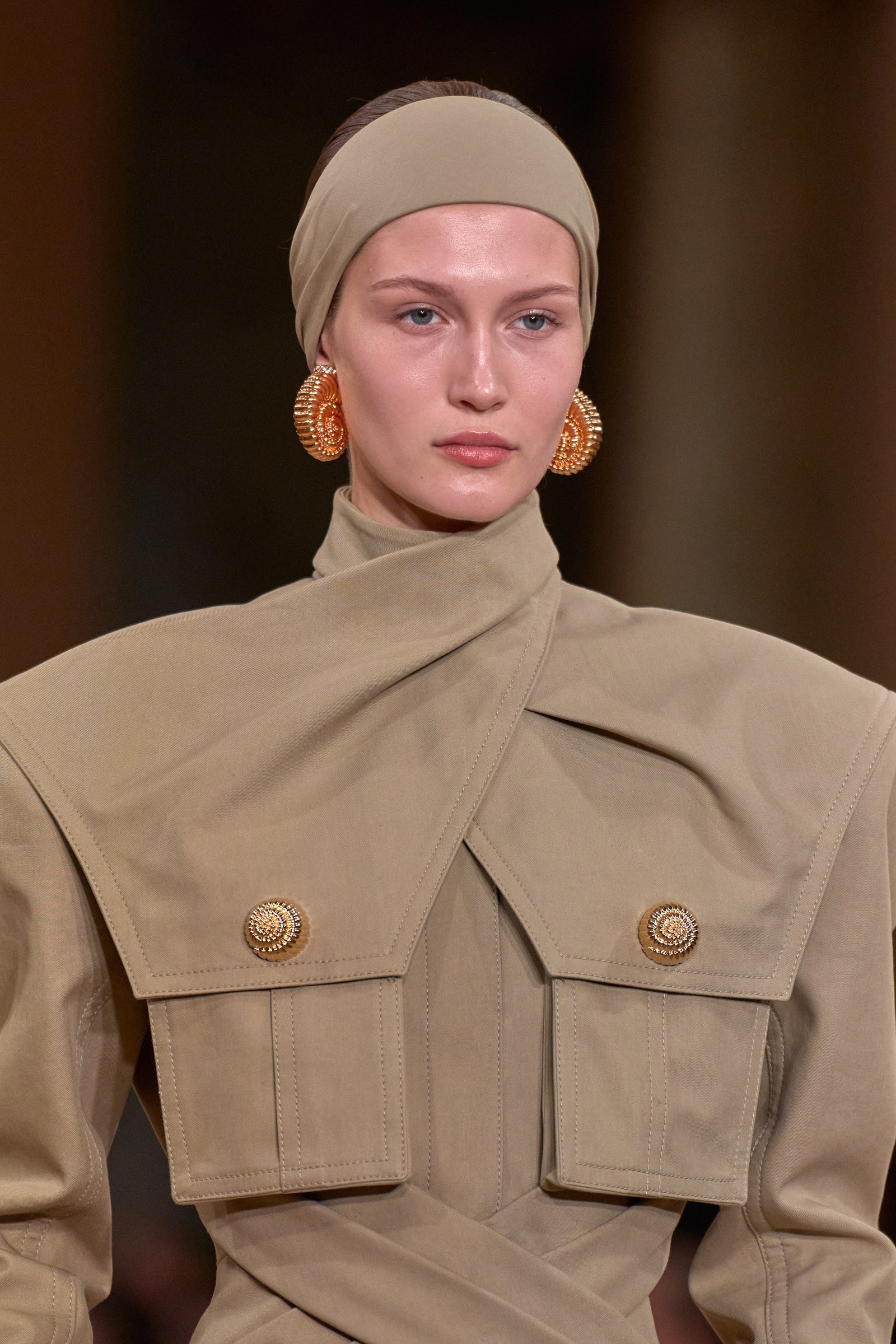 Tendencias en joyas del otoño invierno 20242025 conchas de Balmain