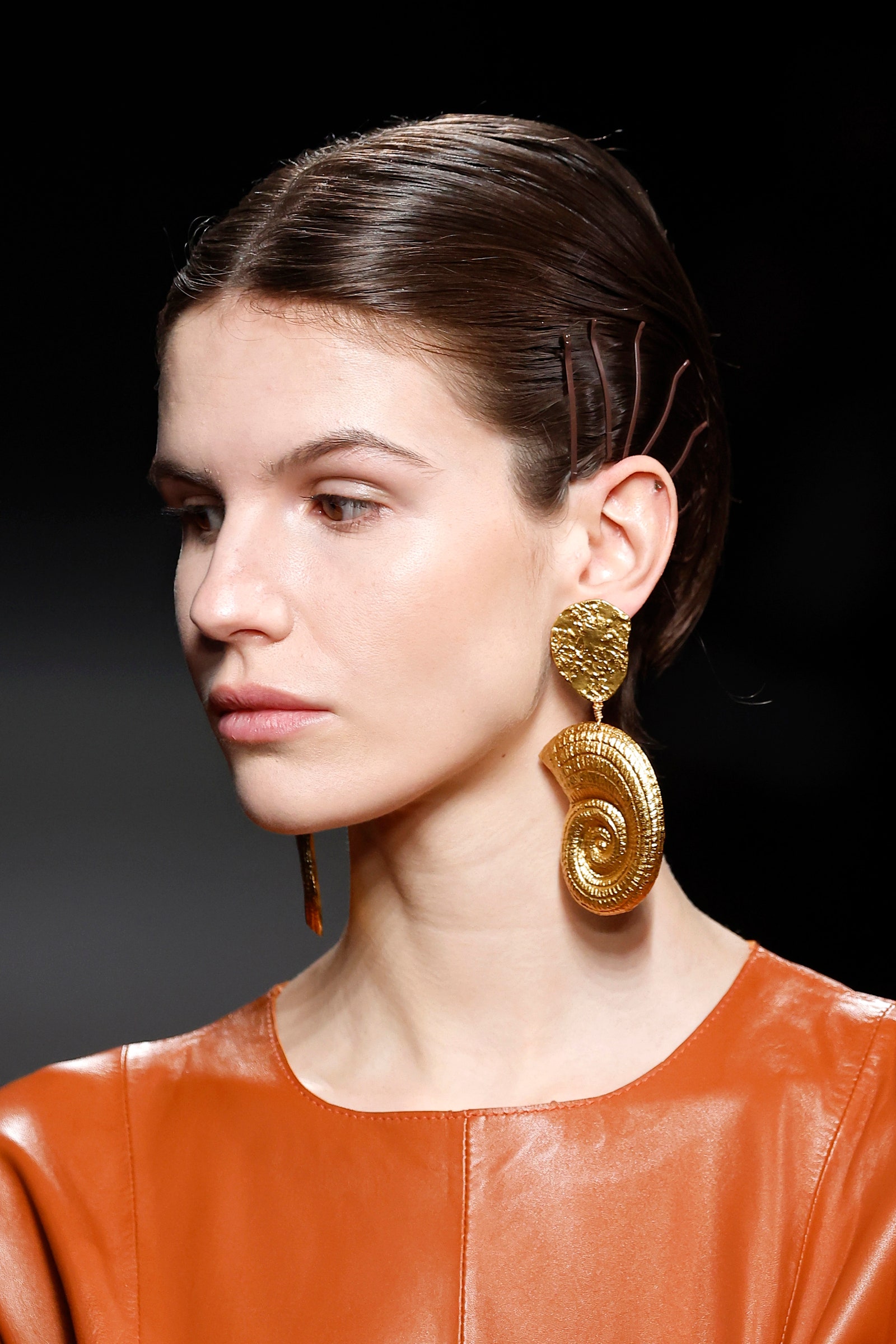Tendencias en joyas del otoño invierno 20242025 pendientes caracolas de Simorra