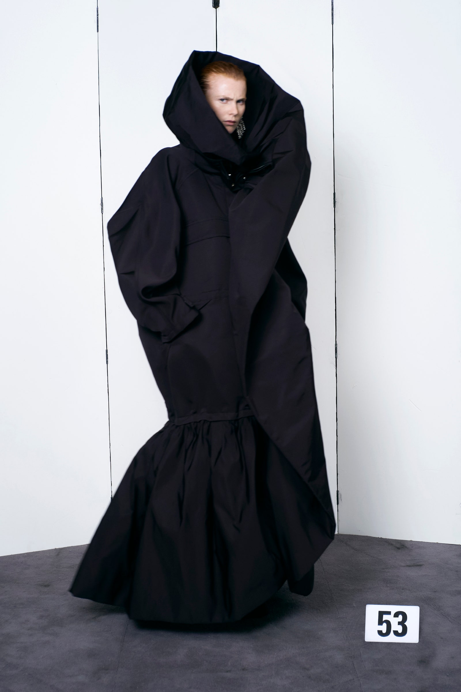 Look de la Alta Costura otoñoinvierno 2021 de Balenciaga.