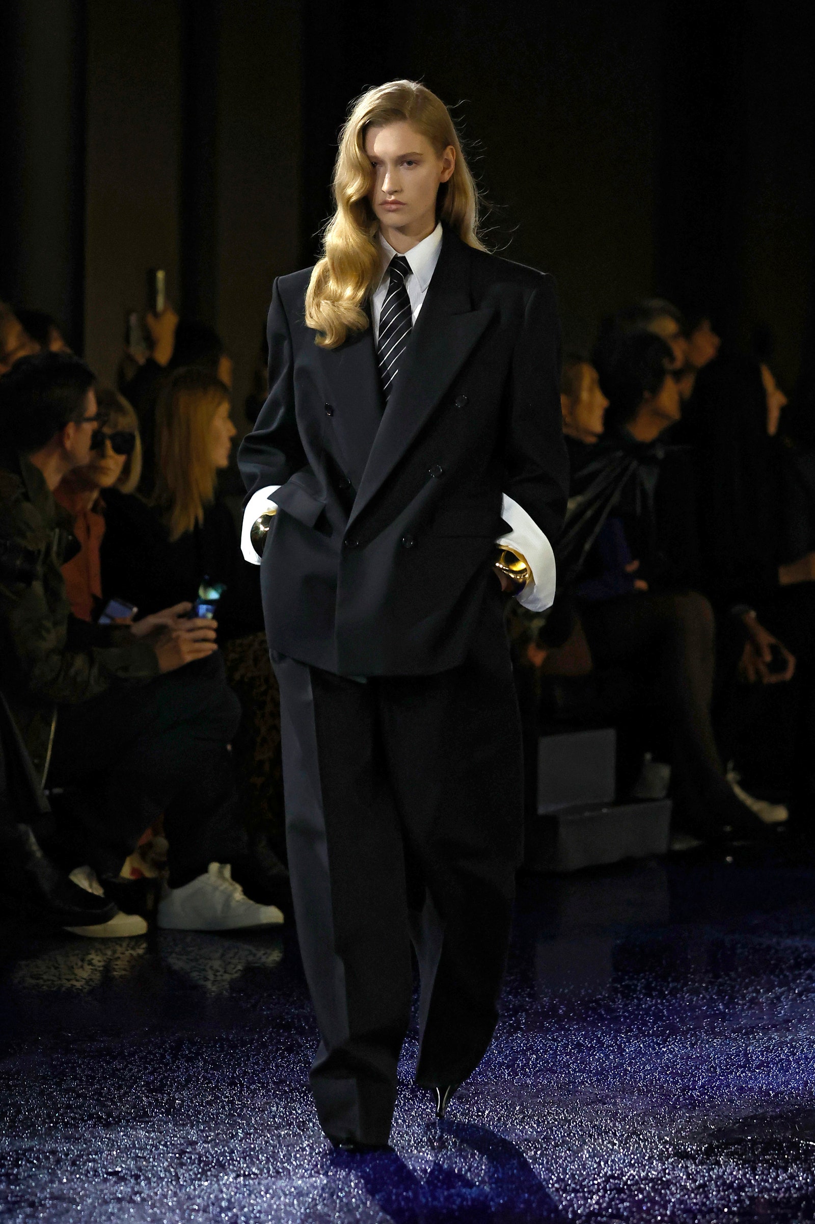 Desfile de la colección primaveraverano 2025 de Saint Laurent.