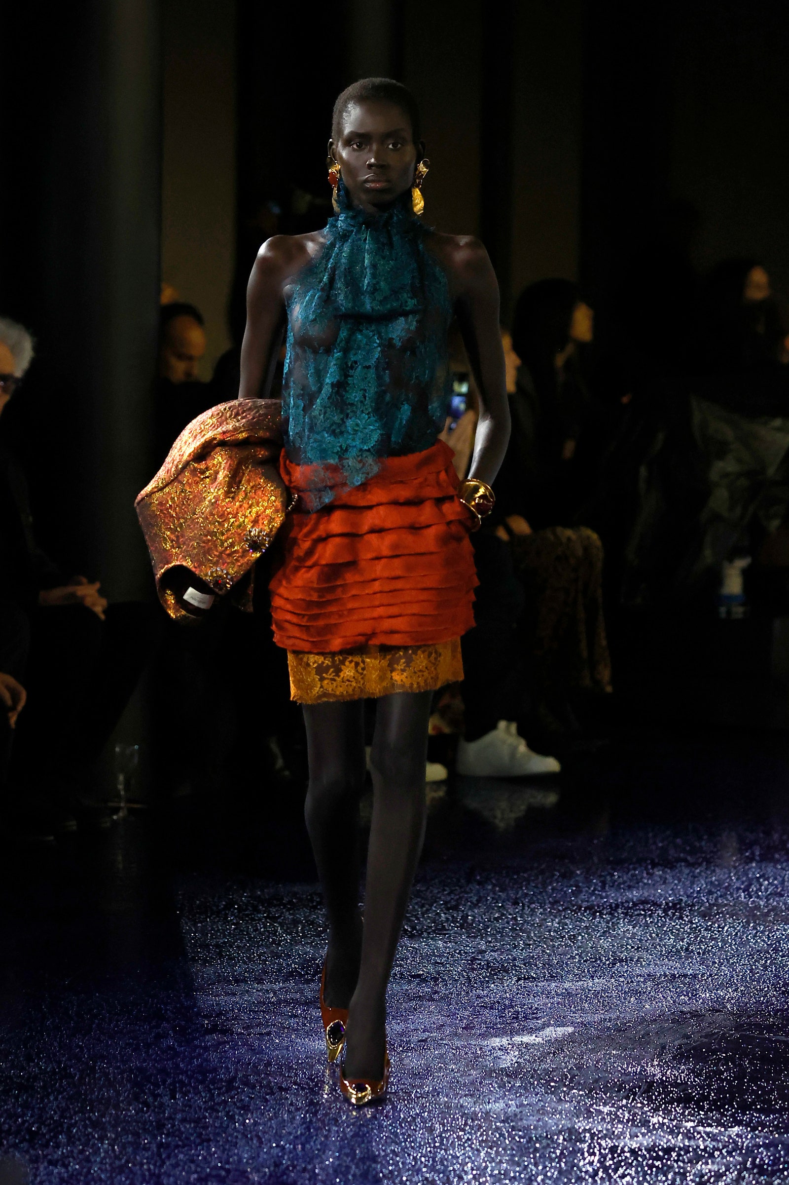 Desfile de la colección primaveraverano 2025 de Saint Laurent.