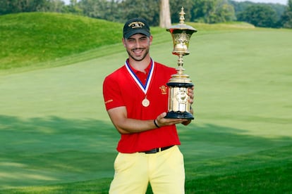 Josele Ballester, con el trofeo de campeón del US Open amateur.