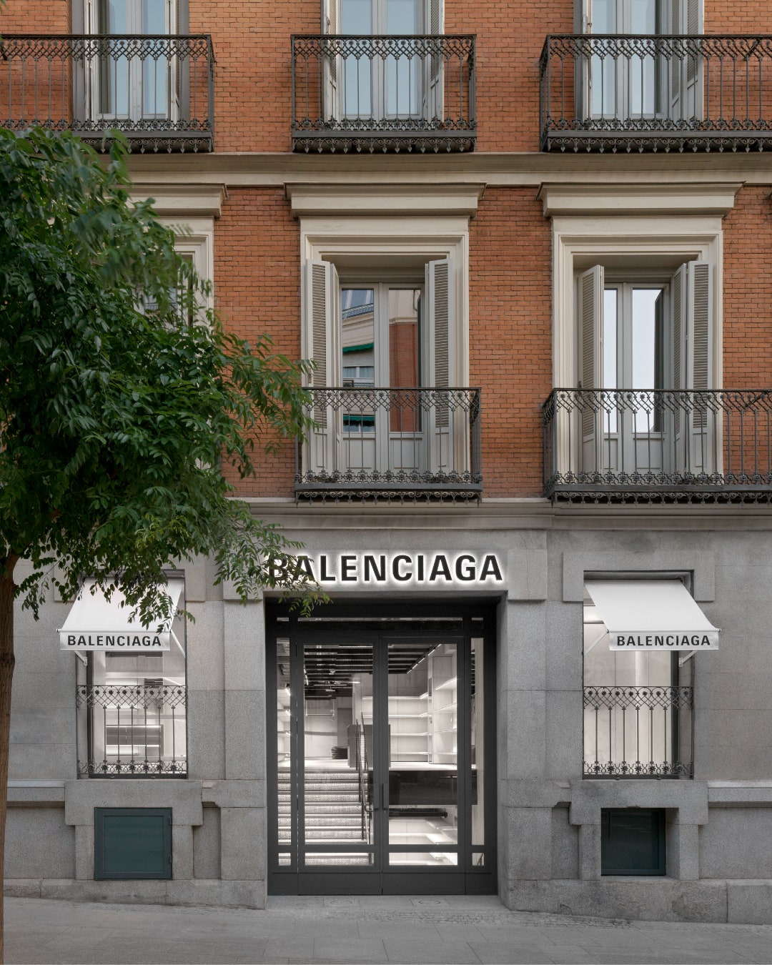 Balenciaga abre una nueva tienda de dos plantas en Madrid