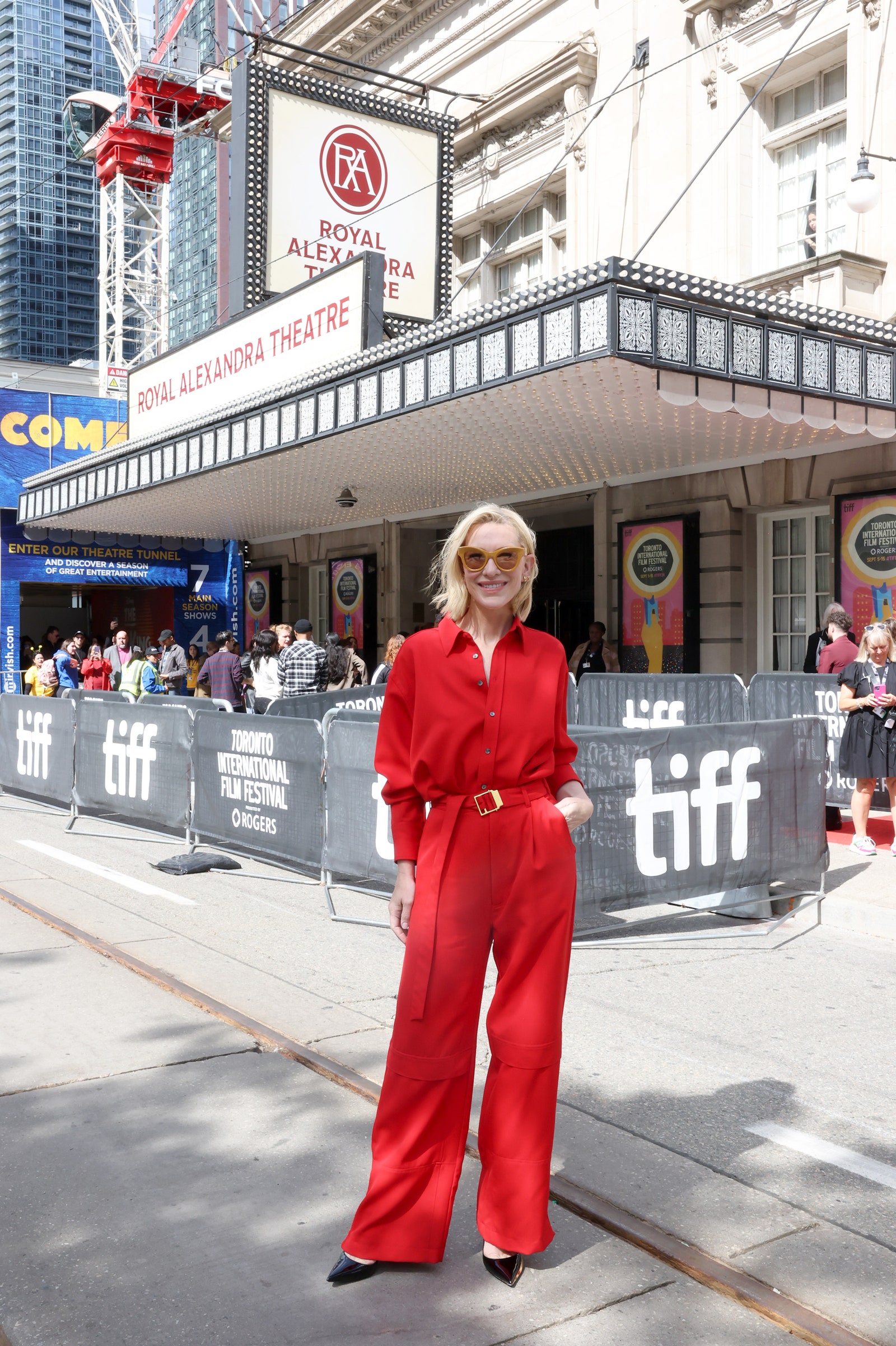 Cate Blanchett CON UN TOTALL LOOK EN ROJO