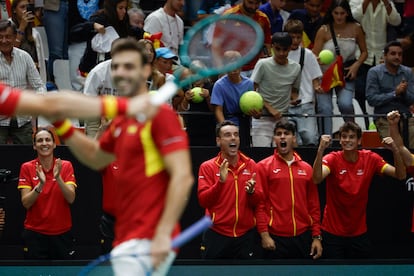 Bautista, Alcaraz y Jódar festejan el triunfo de Granollers y Martínez.
