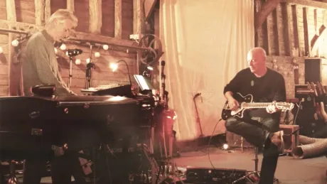 DAVID GILMOUR RESUCITA A RICK WRIGHT EN EL VIDEO DE "LUCK AND STRANGE"