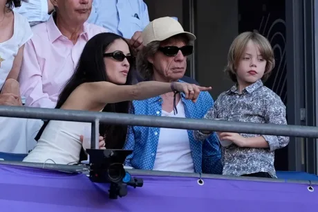 LA ESPOSA DE MICK JAGGER DICE QUE NO IMPORTAN LOS 44 AÑOS QUE LE SACA