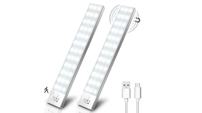 Esta luz led magnética con sensor de movimiento se vende en un lote de dos unidades.