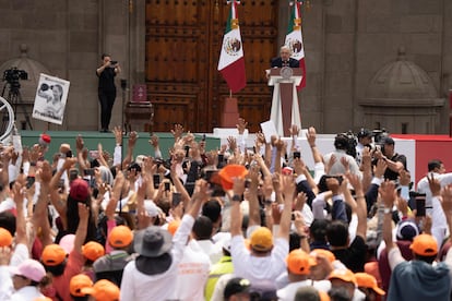 El presidente de México, Andrés Manuel López Obrador habla,  durante su sexto Informe de Gobierno, en la Plaza de la Constitución, Ciudad de México. 