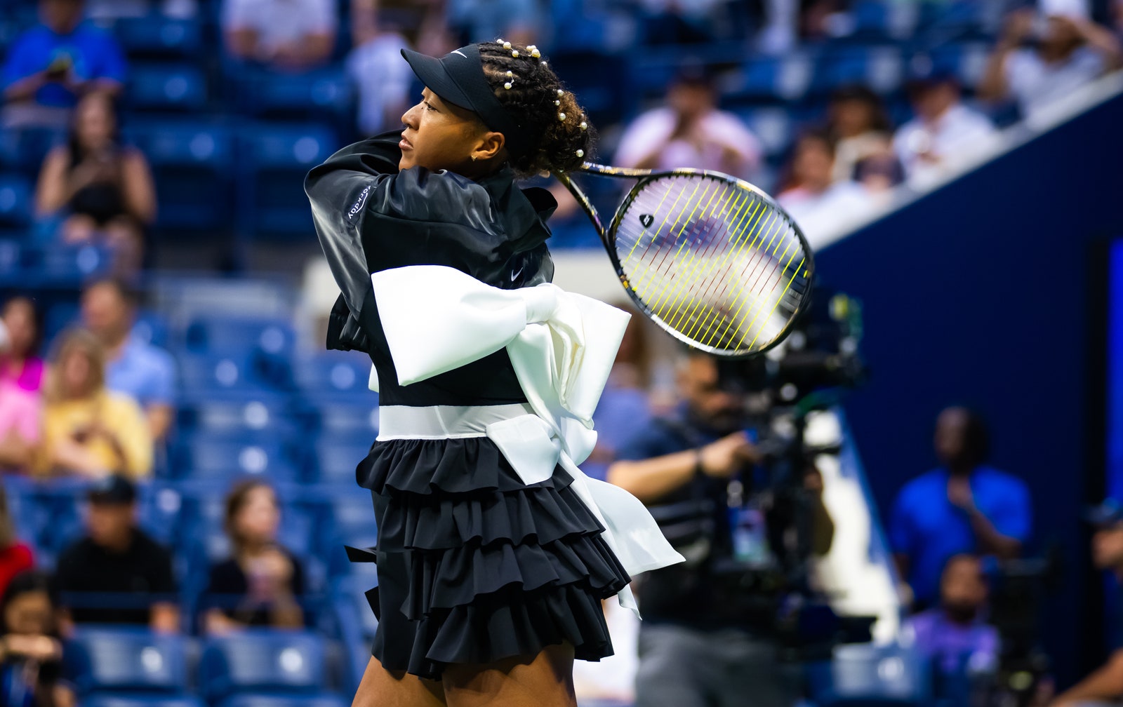 naomi osaka looks juego tenis