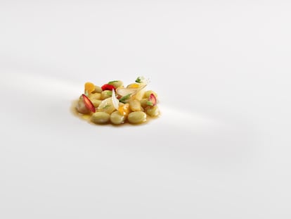 Plato de pochas encurtidas del cocinero Josean Alija. Fotografía proporcionada por el restaurante Nerua Guggenheim Bilbao.