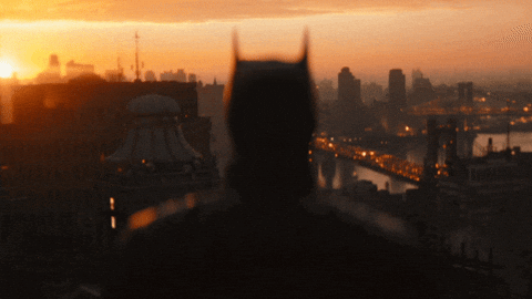 Batman viendo a la ciudad que tiene la capacidad para cambiar y mejorar cada día.- Blog Hola Telcel