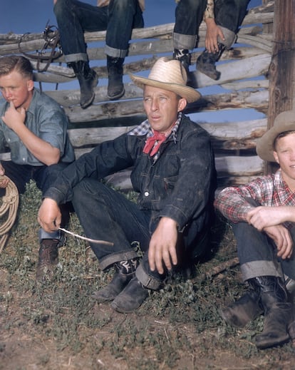 Bing Crosby junto a sus hijos Gary, Phillip, Dennis y Lindsay, circa 1948.