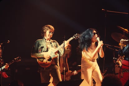 Un momento del concierto 'One to One', el 30 de agosto de 1972 en el Madison Square Garden de Nueva York. En la imagen, John Lennon y Yoko Ono. 