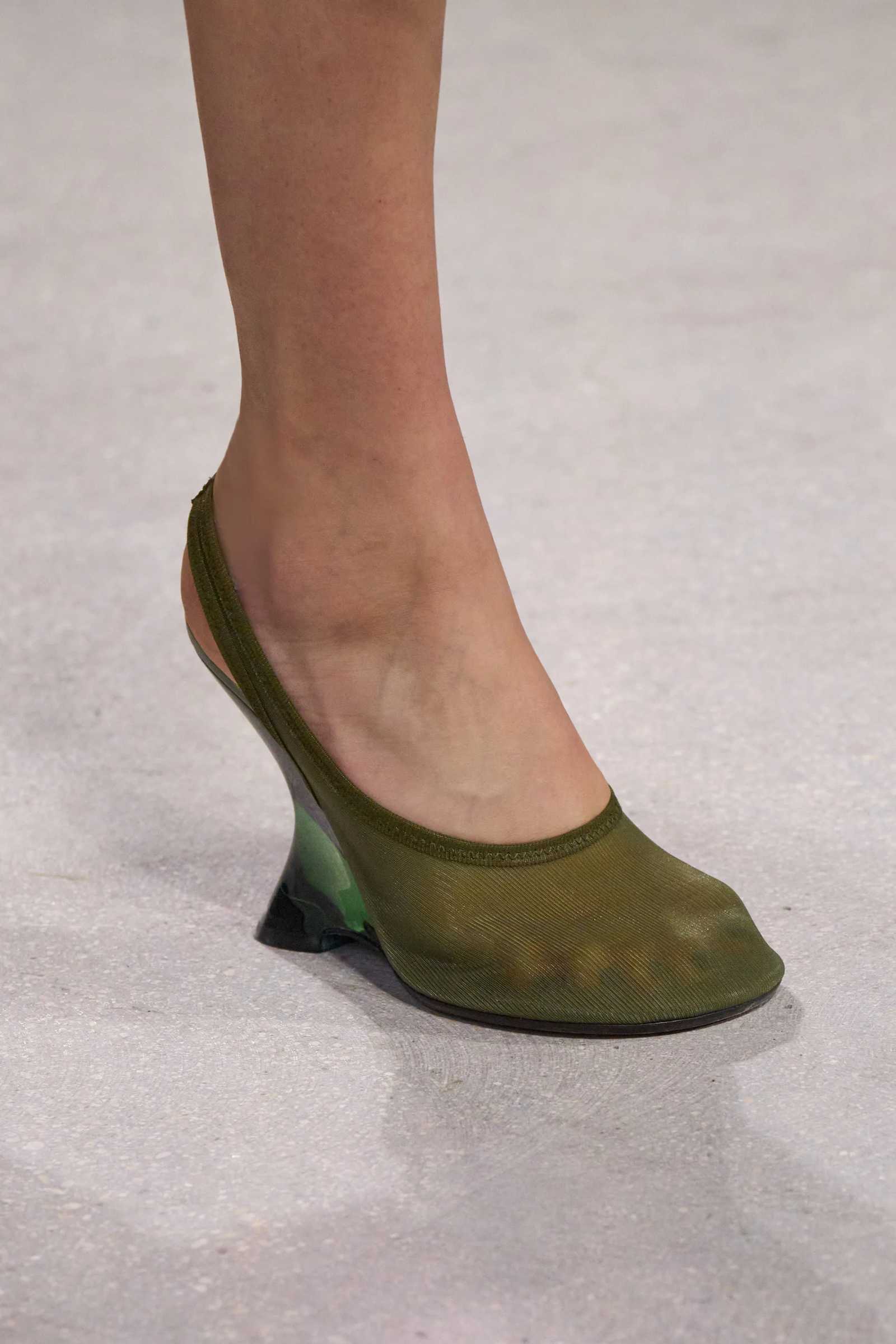zapatos transparentes en Dries van Noten primaveraverano 2025