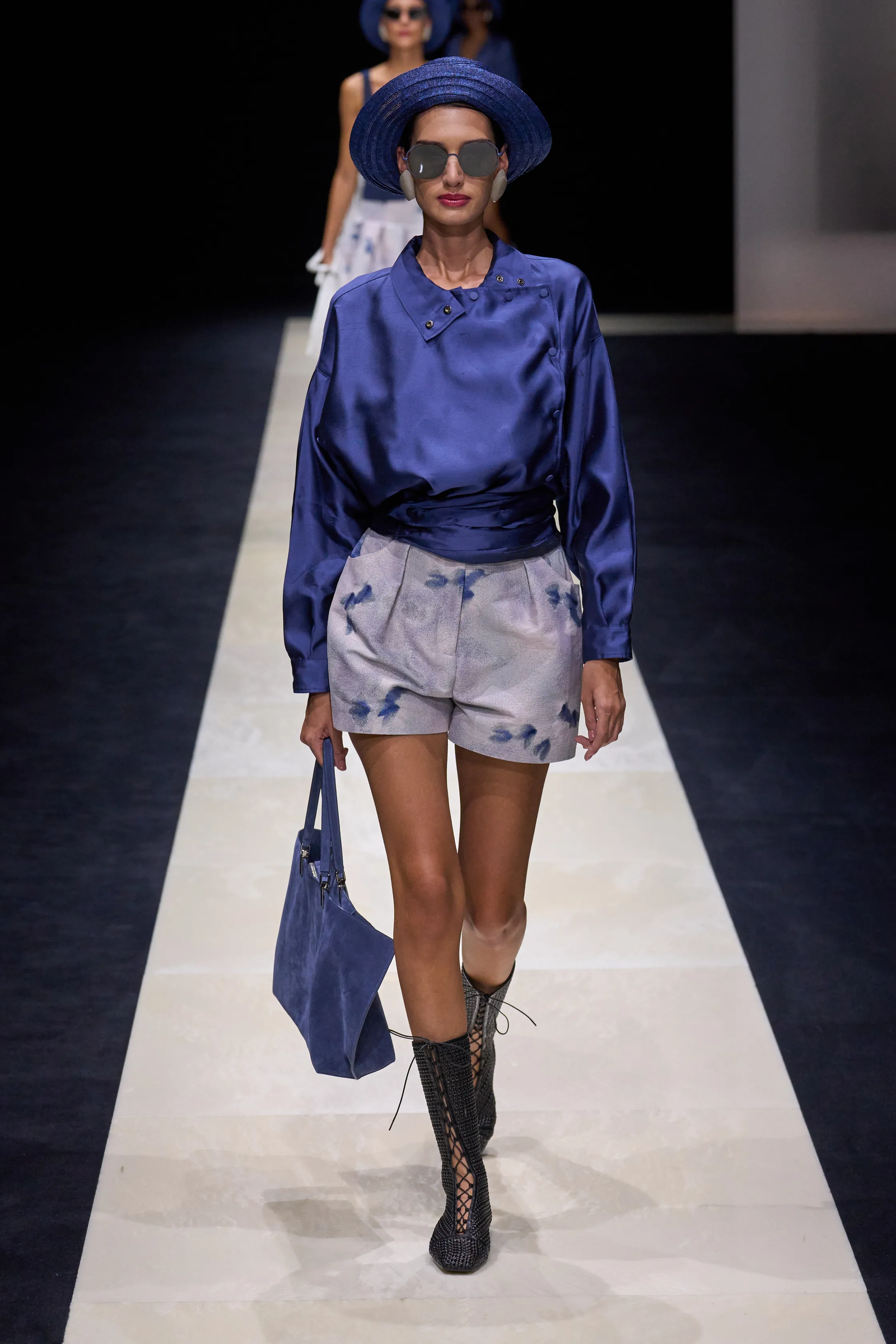 botas de boxeo vistas en Armani primaveraverano 2025.