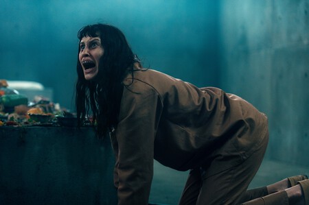 Milena Smit En El Hoyo 2 Escena