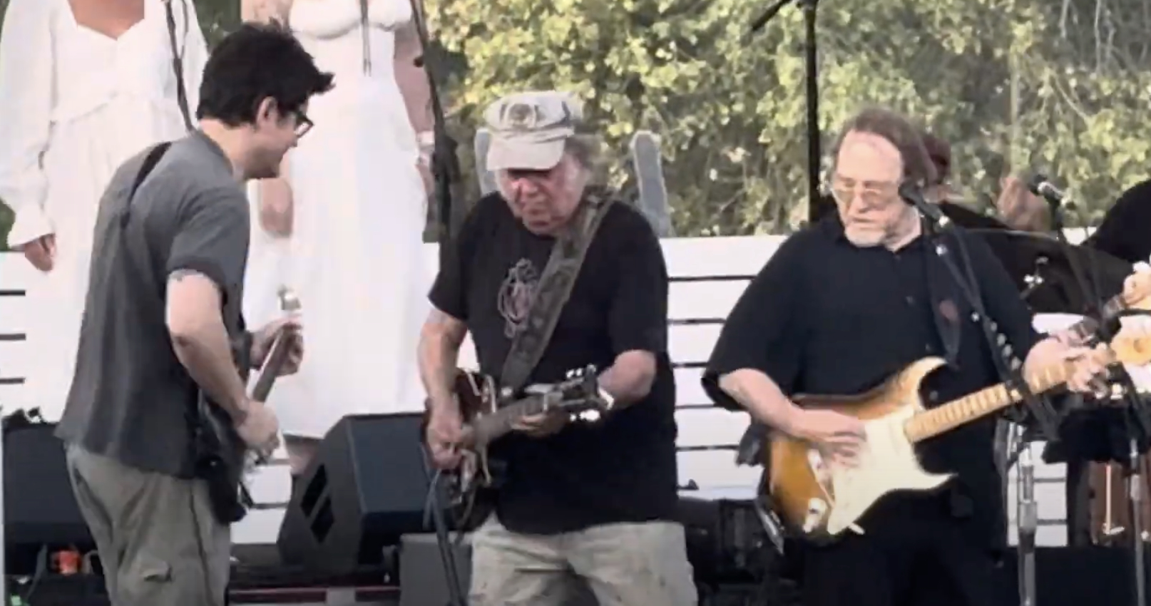 Neil Young, Stephen Stills Play Harvest Moon Benefit Concert | Best Classic  Bands