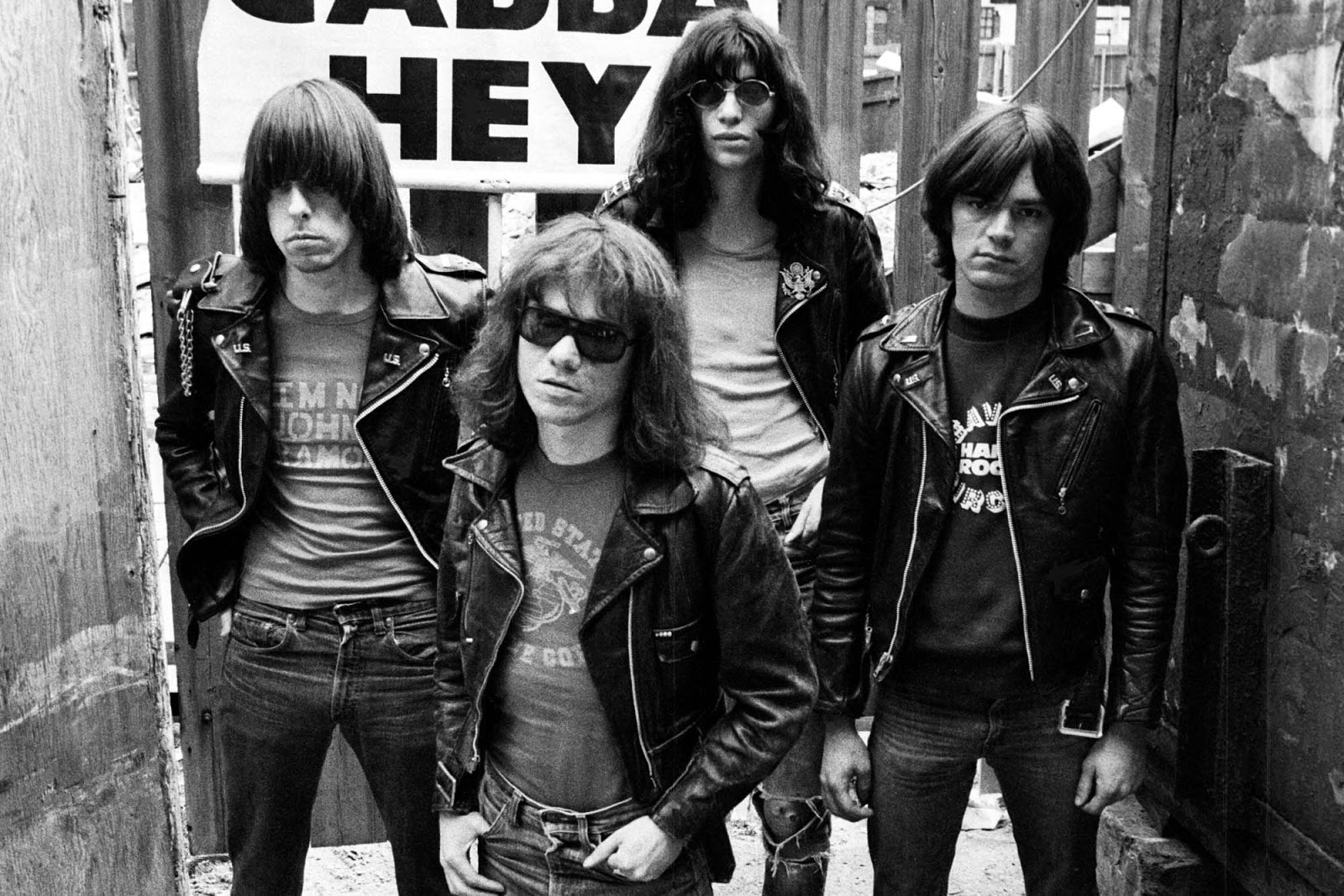 EL PRIMER Y DEFINITIVO DISPARO DE RAMONES EN 1976 See the source image