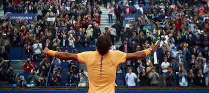 Nadal celebra la victoria ante Fabio Fognini en el Abierto de Barcelona, en abril de 2016. 