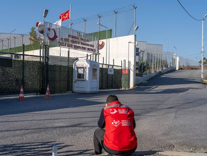 Centro de deportación de extranjeros de Tuzla (Estambul) el pasado 27 de septiembre. Este centro es utilizado en muchos casos como primer lugar de detención antes de enviar a los extranjeros detenidos a los centros del interior de Anatolia.
