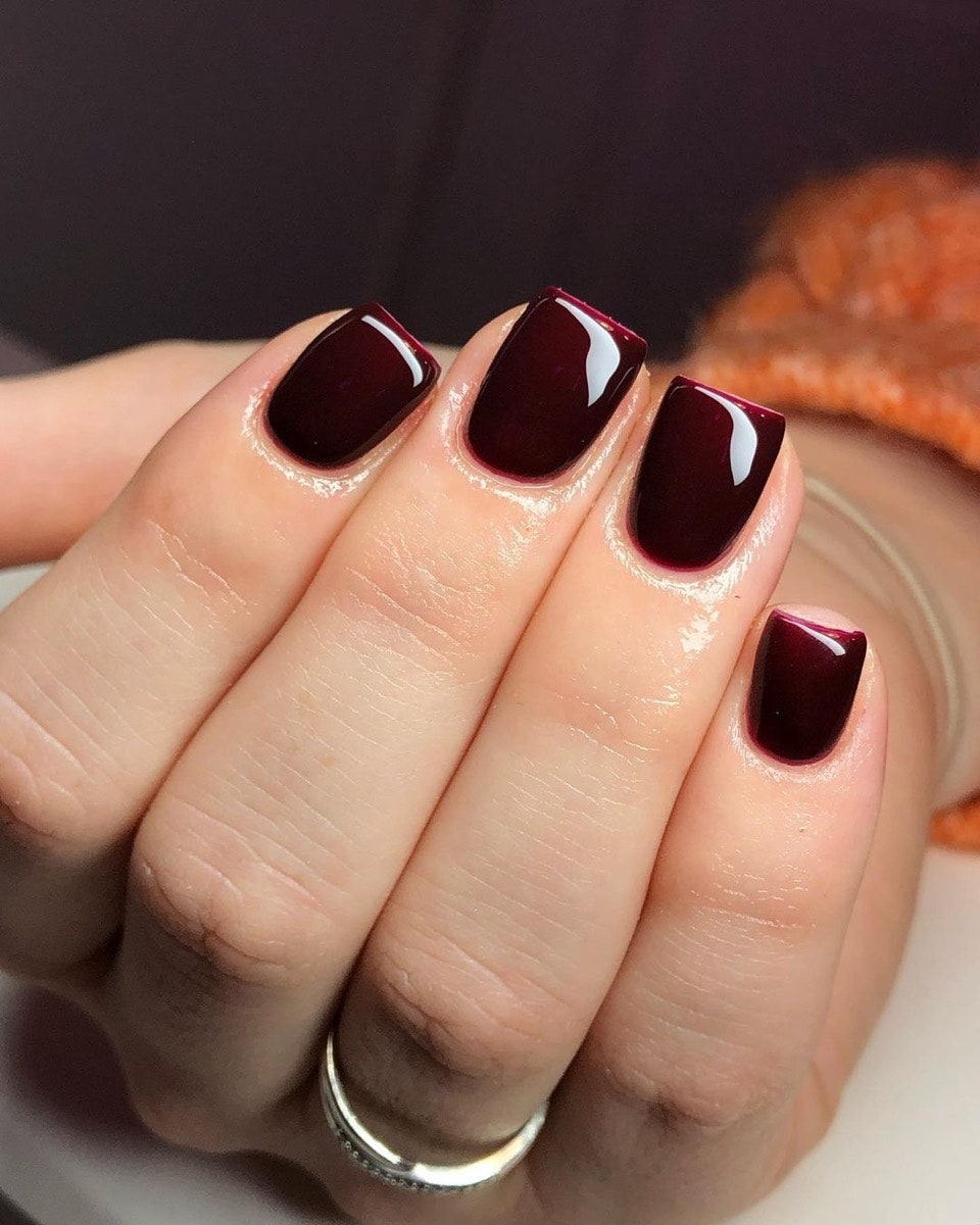 Unghie Black Cherry squadrate