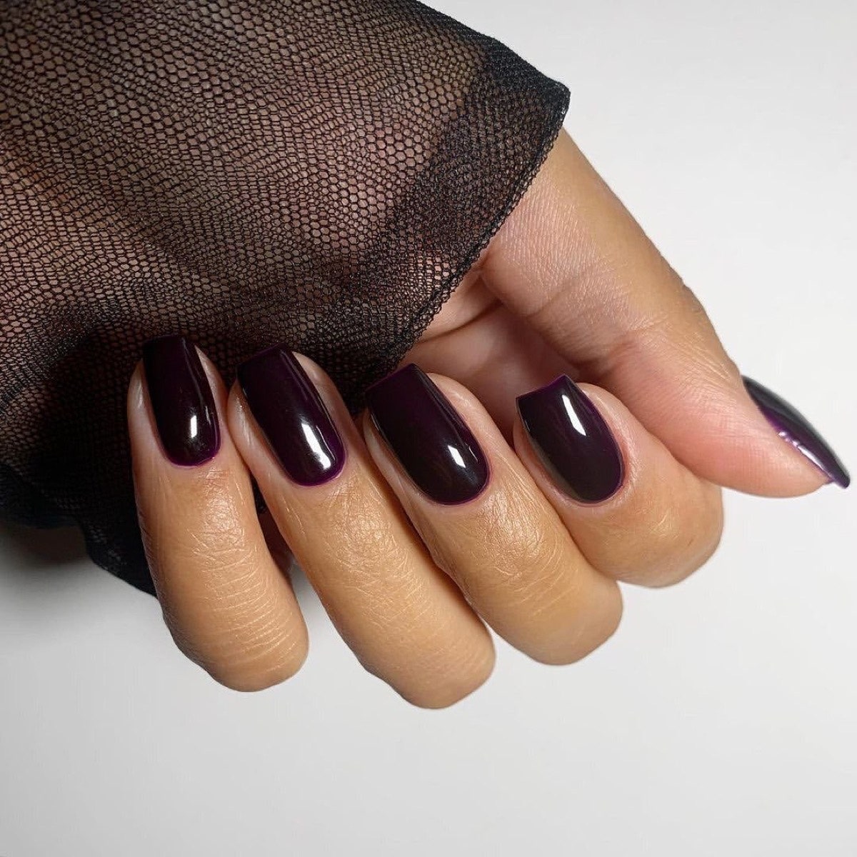Unghie Black Cherry scure
