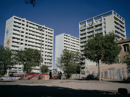Edificios de viviendas sociales donde existen puntos de venta de droga en la zona de Felix Pyat de Marsella, este jueves.
